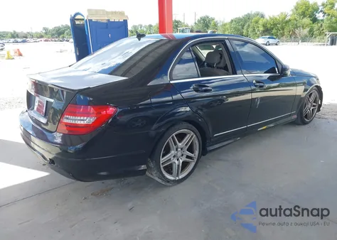 2013 Mercedes-Benz C 250 Sport из США, поврежденный, VIN WDDGF4HB4DR264775